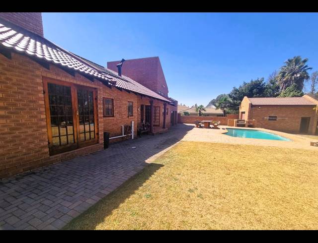 3 BEDROOM HOUSE FOR SALE IN VANDERBIJLPARK SE 4